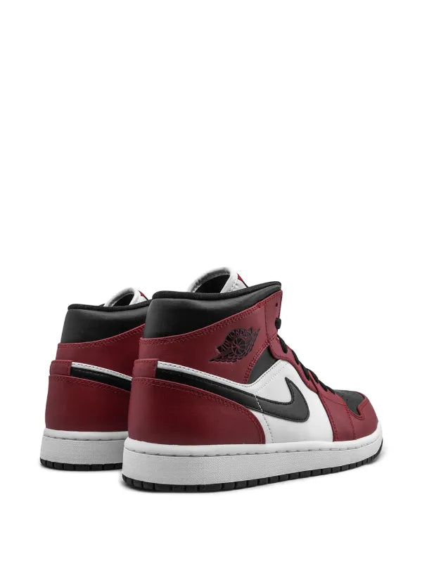 AIR JORDAN 1 MID "Chicago Black Toe"