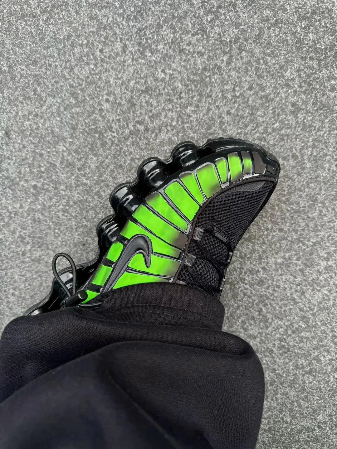 NIKE SHOX TL THERMOREACTIVE GREEN & BLACK COLOUR CHANGE